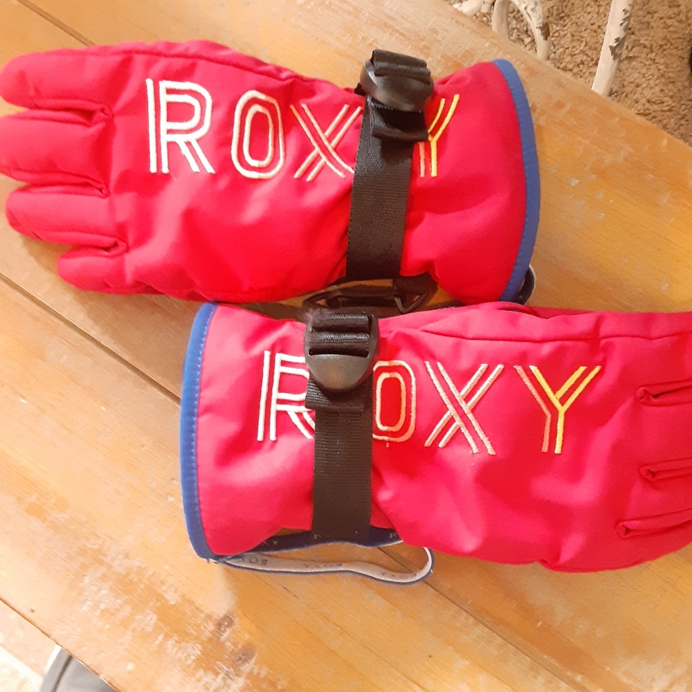 Roxy Red Gloves with Black Straps